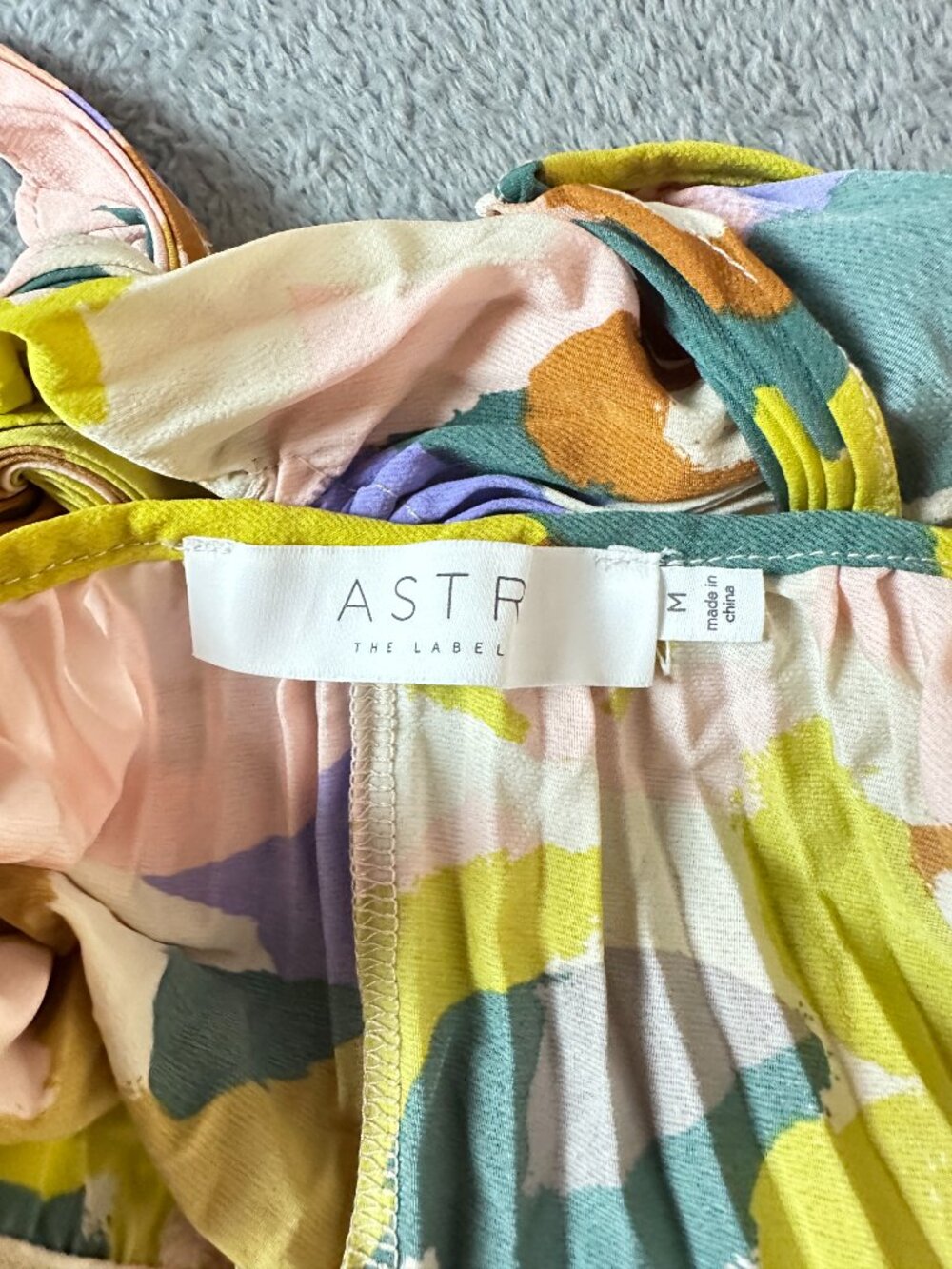 Astr the label Blythe Floral Plisse Midi Dress M / NWOT - Picture 7 of 8